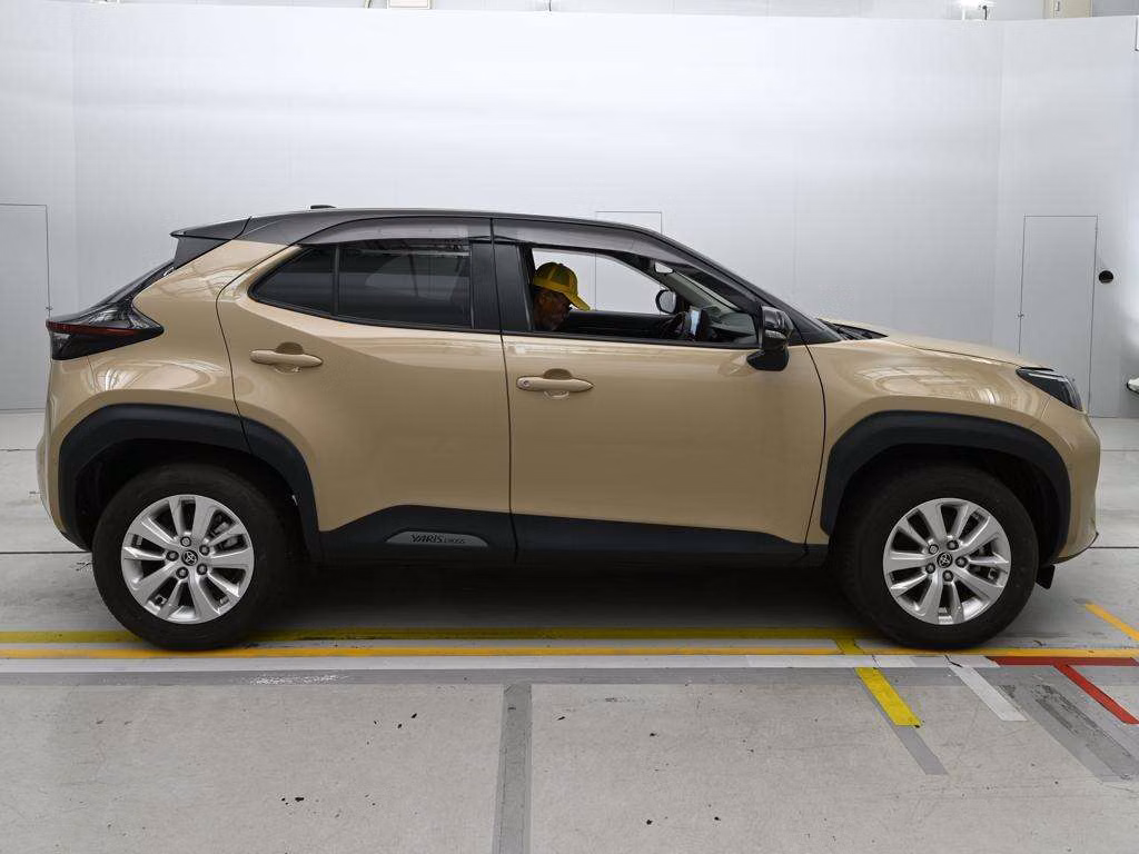 TOYOTA YARIS CROSS