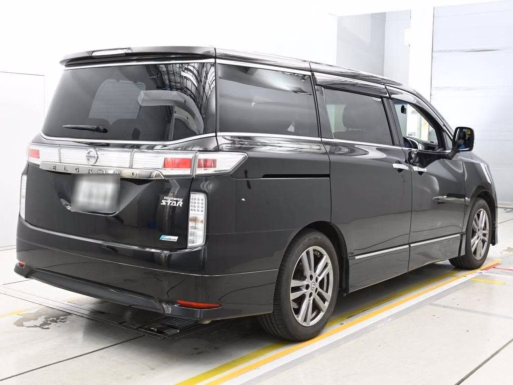 NISSAN ELGRAND