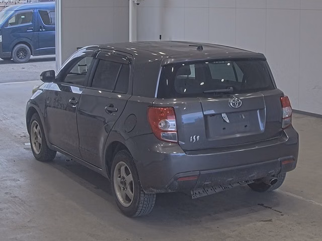 TOYOTA IST