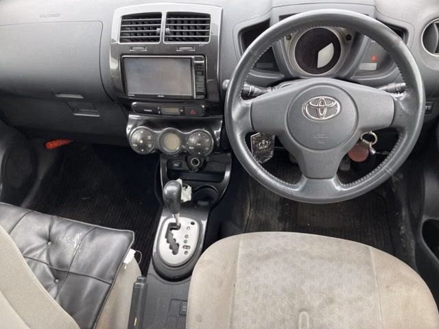 TOYOTA IST