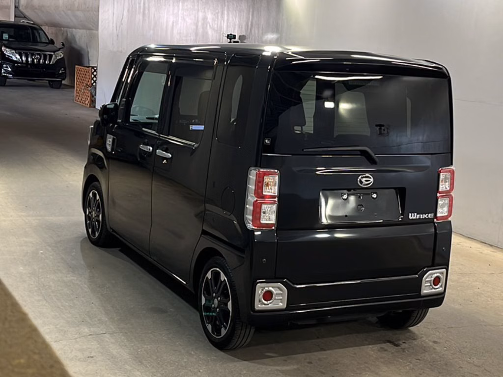 DAIHATSU WAKE