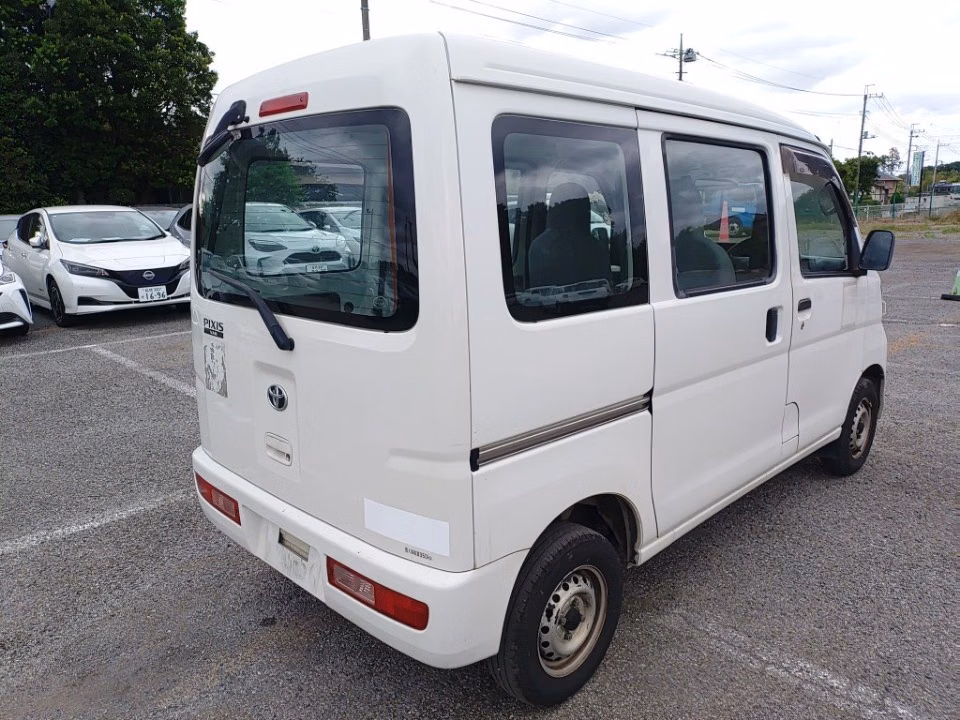 TOYOTA PIXIS VAN
