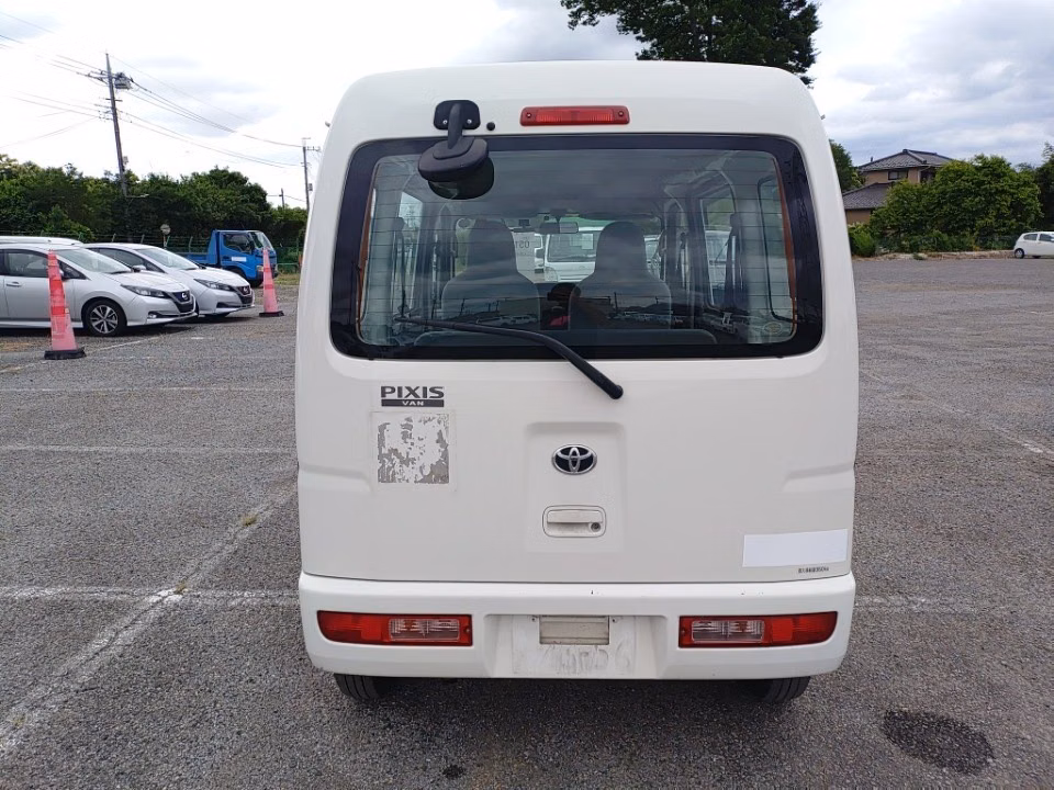 TOYOTA PIXIS VAN