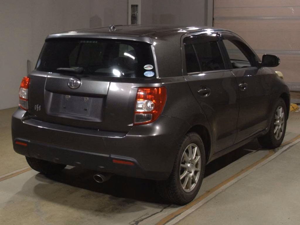 TOYOTA IST