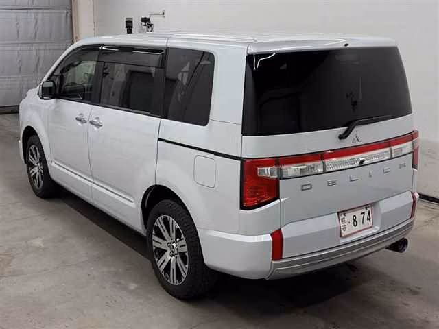 MITSUBISHI DELICA D:5