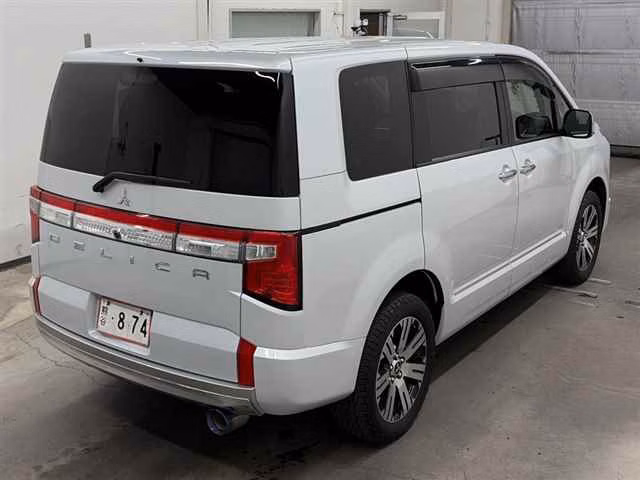 MITSUBISHI DELICA D:5