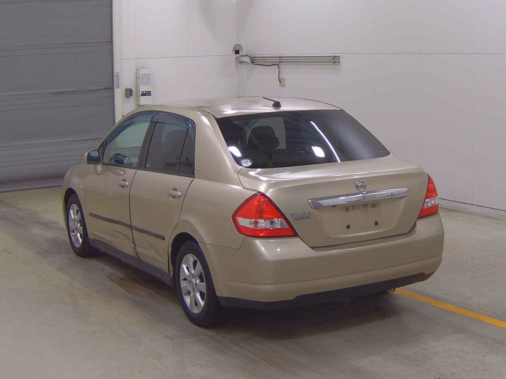 NISSAN TIIDA LATIO