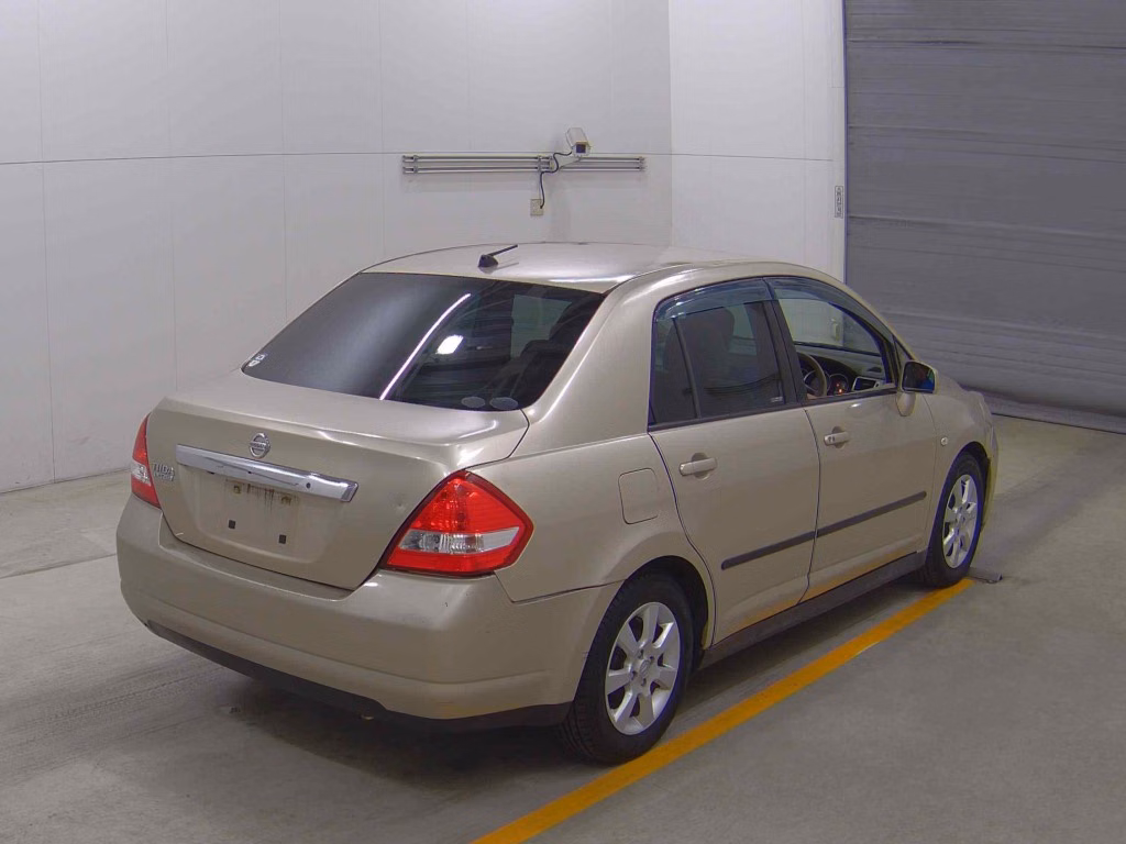 NISSAN TIIDA LATIO