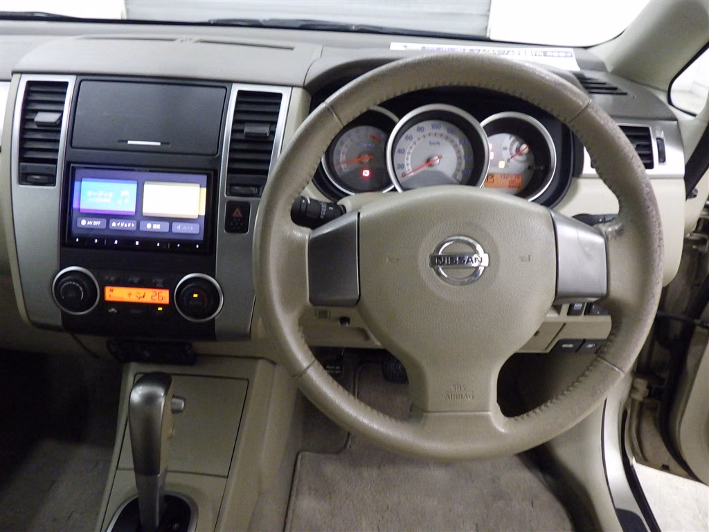 NISSAN TIIDA LATIO