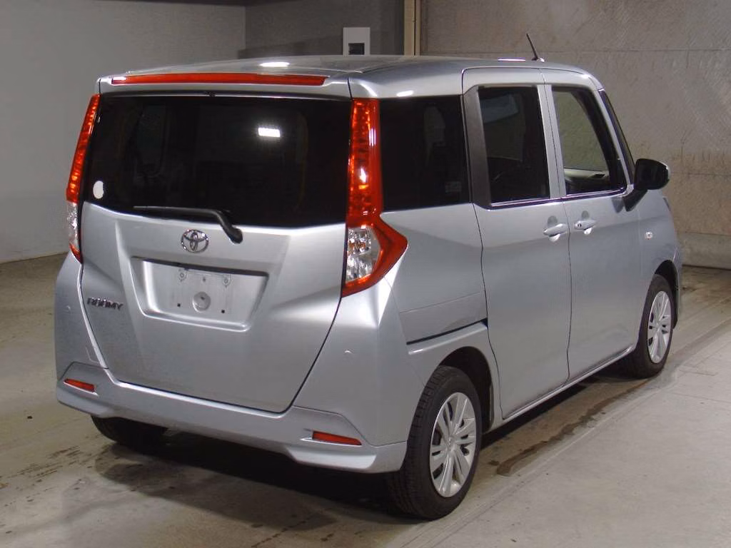 TOYOTA ROOMY