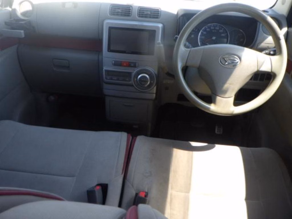 DAIHATSU MOVE CONTE