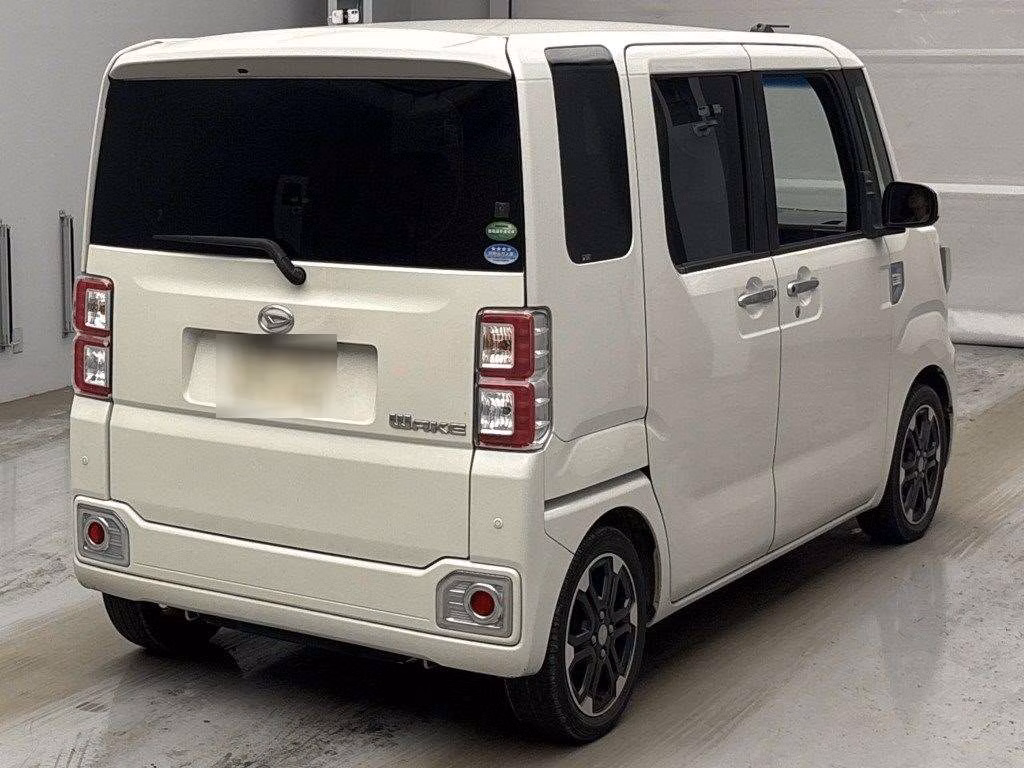 DAIHATSU WAKE