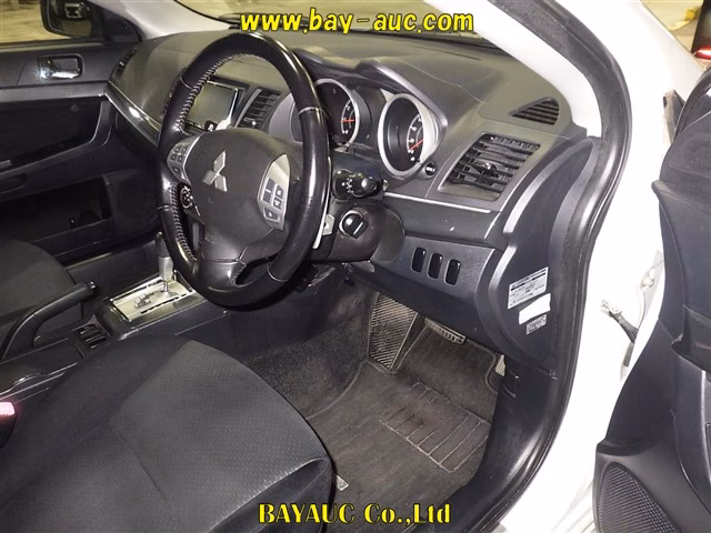 MITSUBISHI LANCER