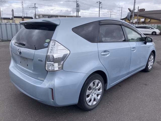 TOYOTA PRIUS ALPHA