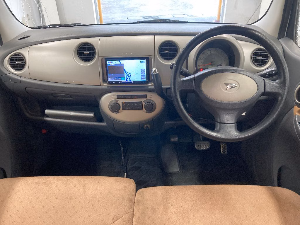 DAIHATSU MOVE LATTE