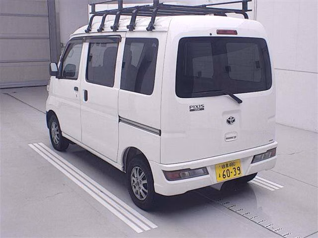 TOYOTA PIXIS VAN