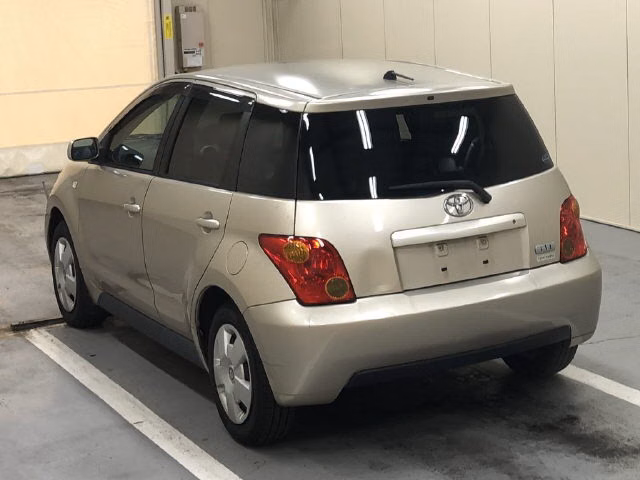 TOYOTA IST