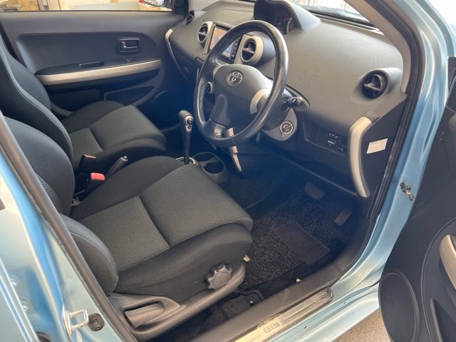 TOYOTA IST