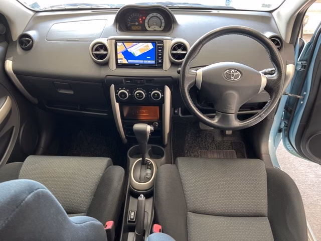 TOYOTA IST