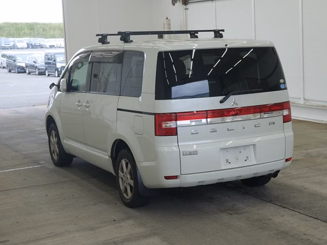 MITSUBISHI DELICA D:5