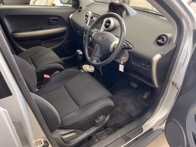TOYOTA IST