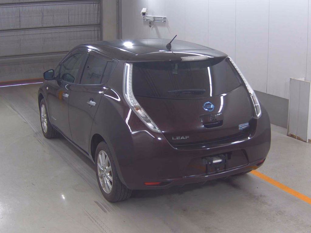 NISSAN LEAF