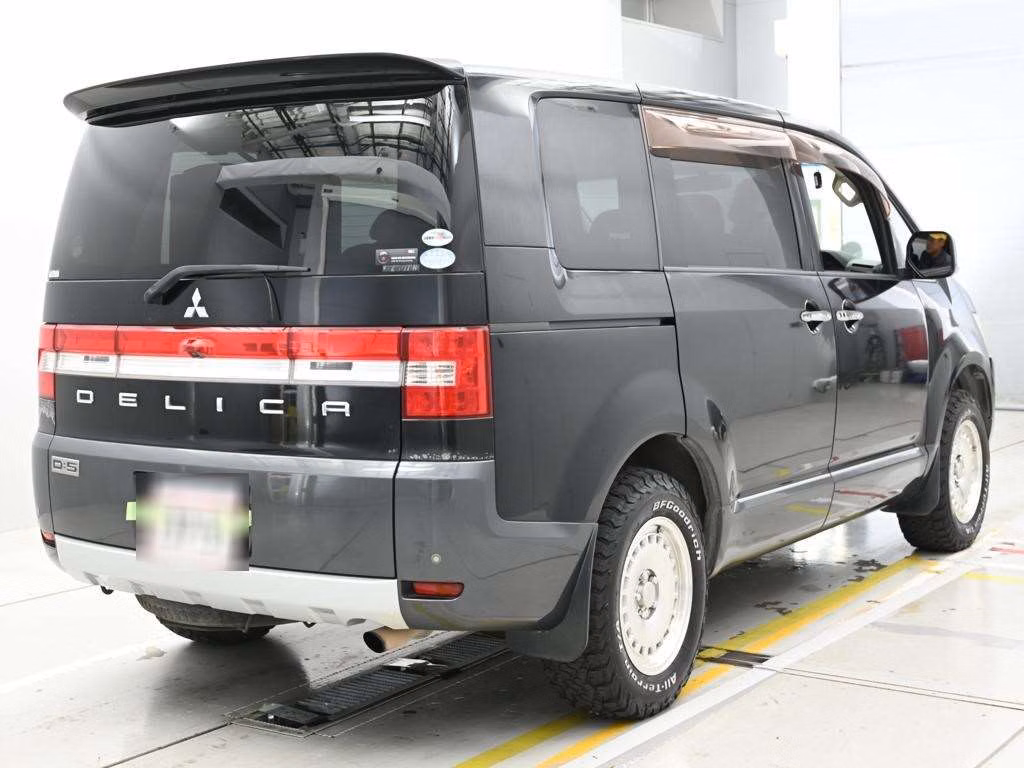 MITSUBISHI DELICA D:5