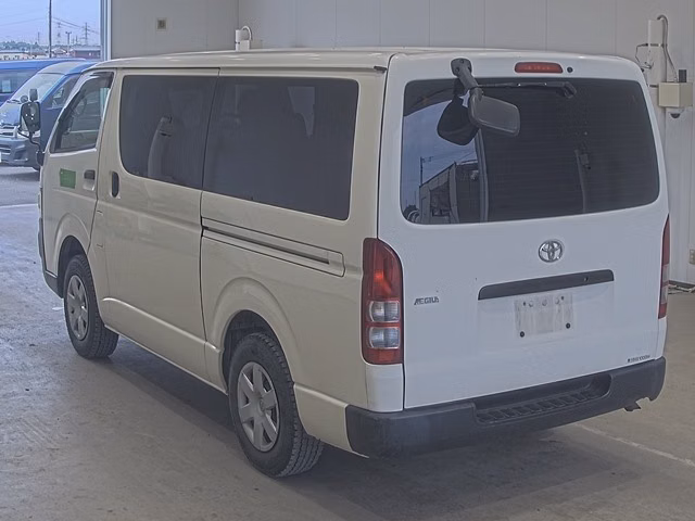 TOYOTA REGIUS ACE