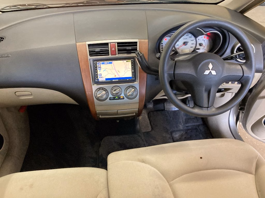 MITSUBISHI COLT