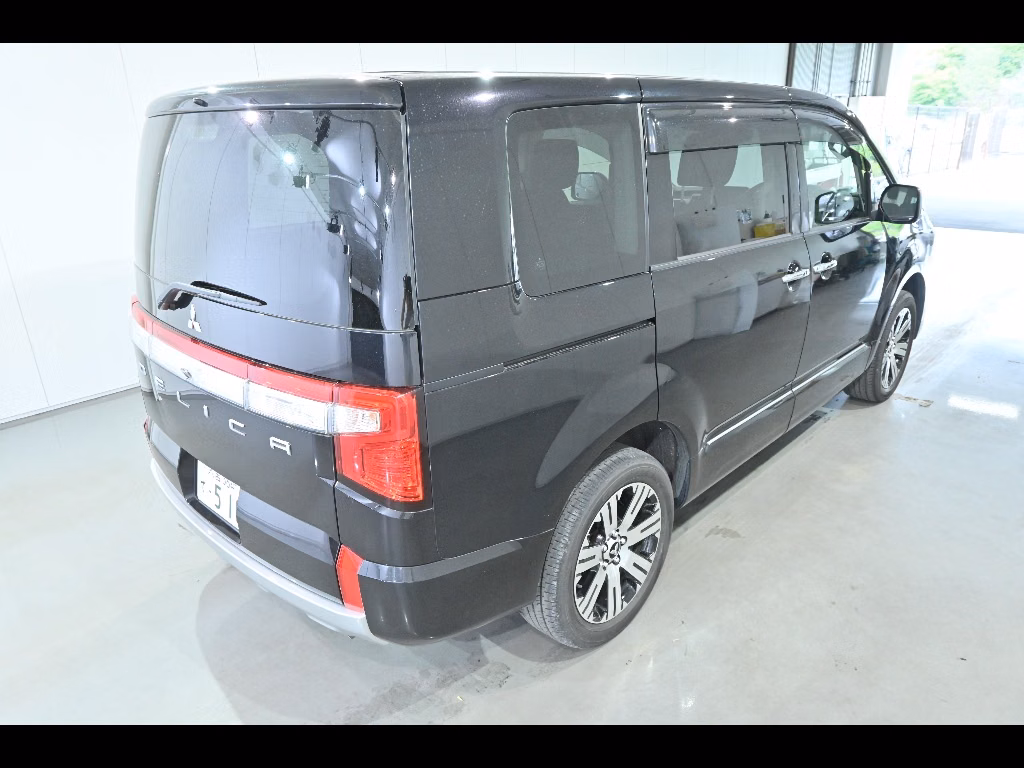 MITSUBISHI DELICA D:5