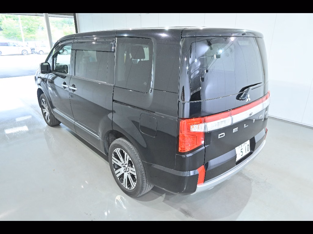 MITSUBISHI DELICA D:5
