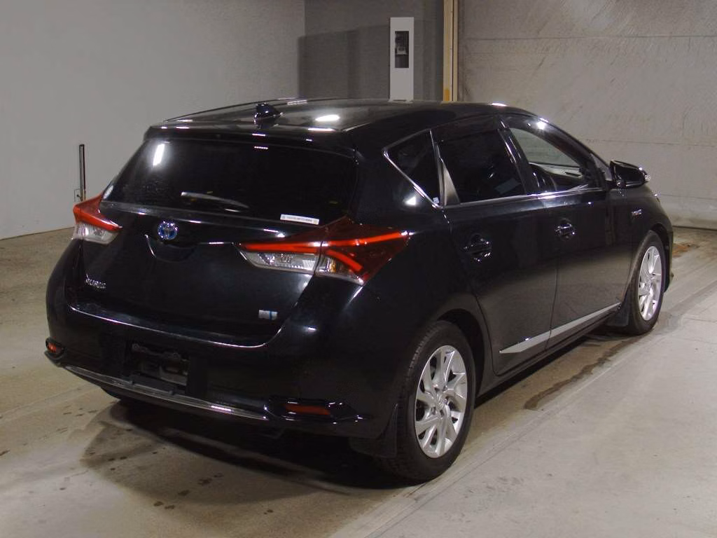 TOYOTA AURIS