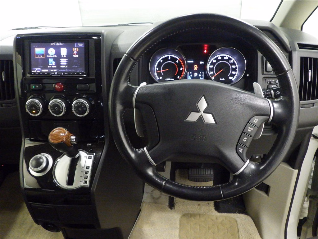 MITSUBISHI DELICA D:5