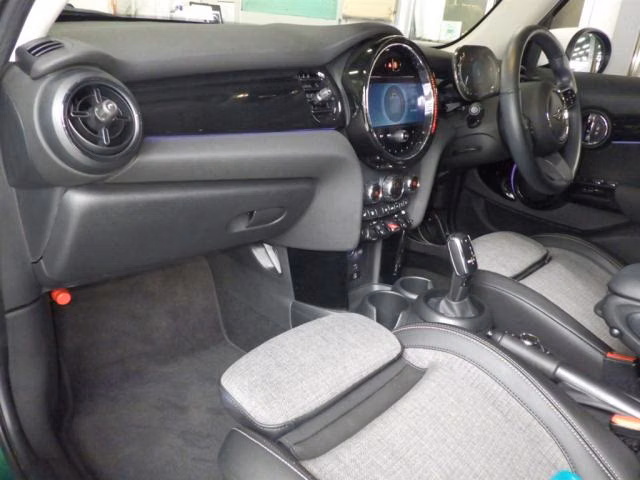 MINI HATCH