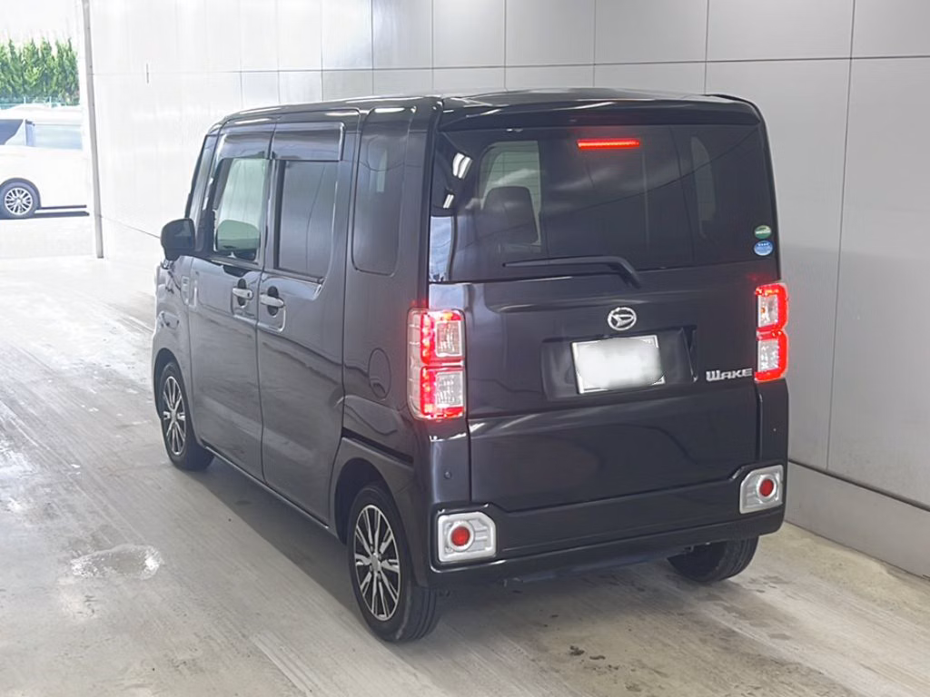 DAIHATSU WAKE