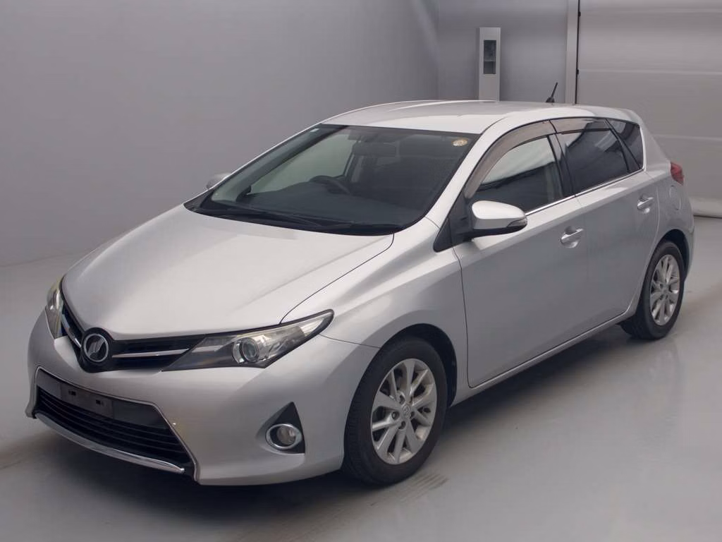 TOYOTA AURIS