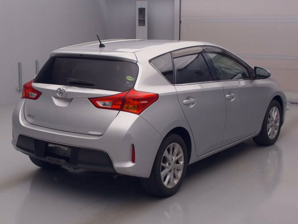 TOYOTA AURIS
