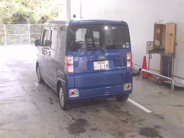 DAIHATSU WAKE