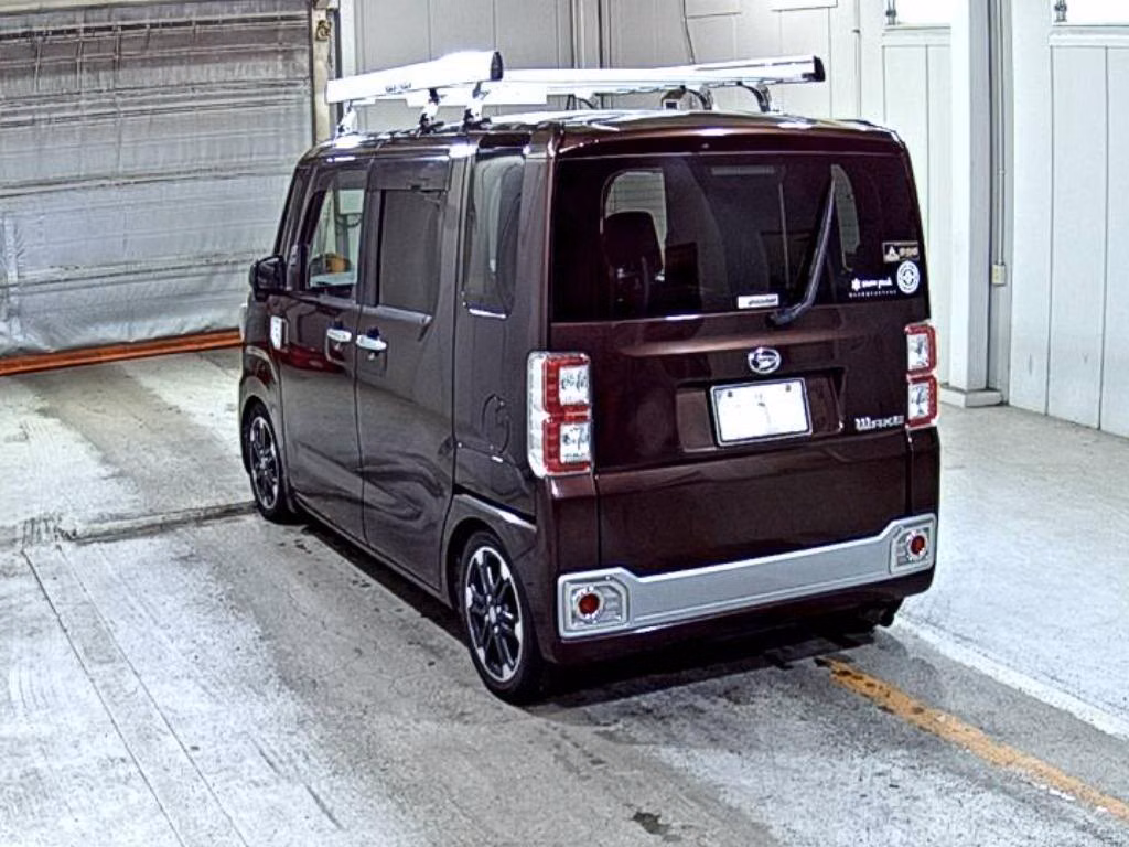 DAIHATSU WAKE