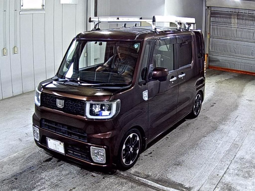 DAIHATSU WAKE