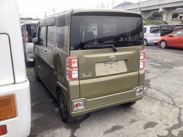 TOYOTA PIXIS MEGA