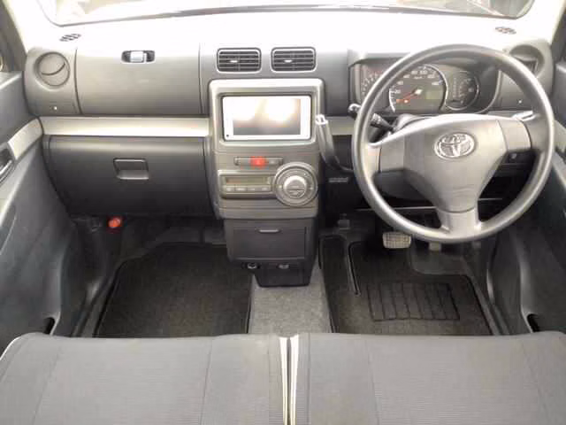 TOYOTA PIXIS SPACE