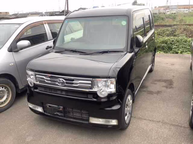 TOYOTA PIXIS SPACE