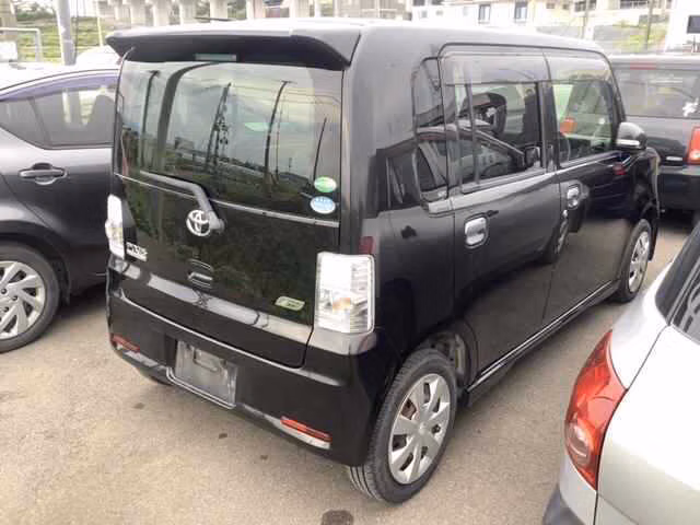 TOYOTA PIXIS SPACE