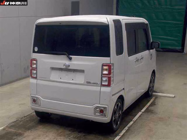 DAIHATSU WAKE