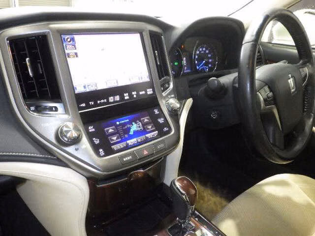 TOYOTA CROWN