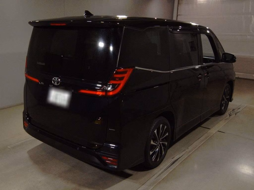 TOYOTA NOAH