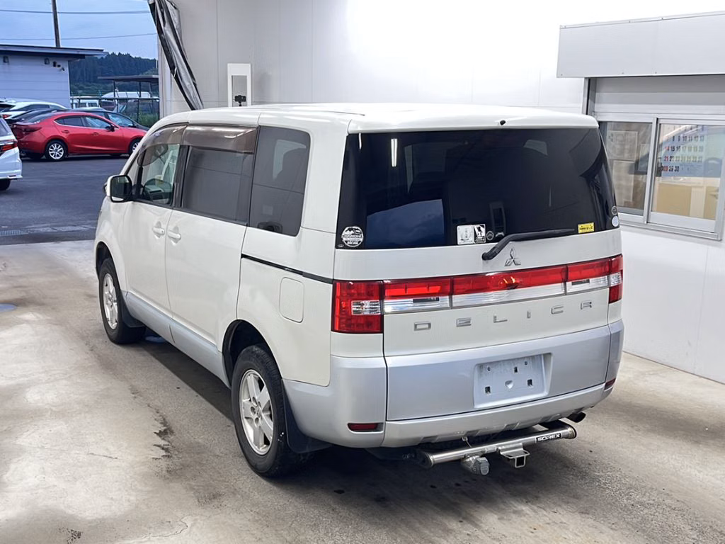 MITSUBISHI DELICA D:5