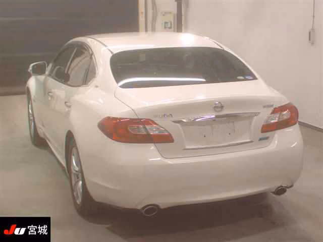 NISSAN FUGA