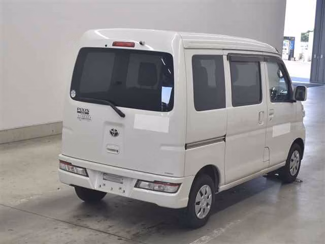 TOYOTA PIXIS VAN